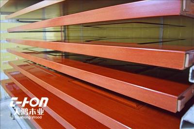 天鴻木門(mén) 市場(chǎng)競(jìng)爭(zhēng)激烈萬(wàn)分，經(jīng)銷商主動(dòng)出擊方能贏得先機(jī)